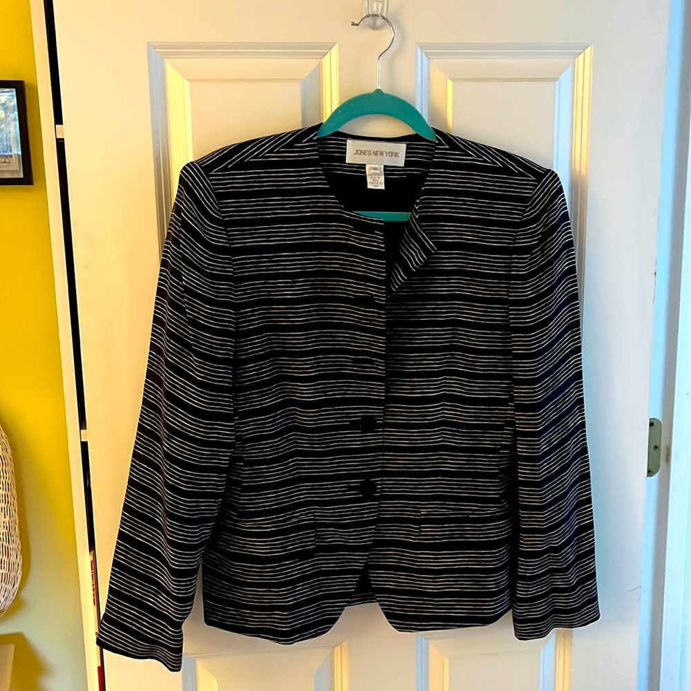 Vintage Pristine Condition! Women’s Navy w/ white stripes jacket. Jones NY.